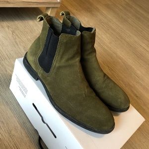 Steve Madden suede Chelsea boots in Khaki Moss (M, 12US/45EU)